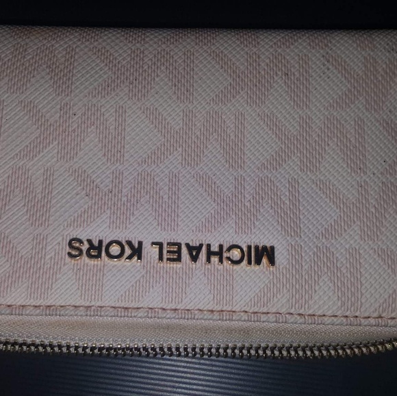 Michael Kors Jet Set Travel Large Clutch Leather Top Zip  Michael Kors wristlet